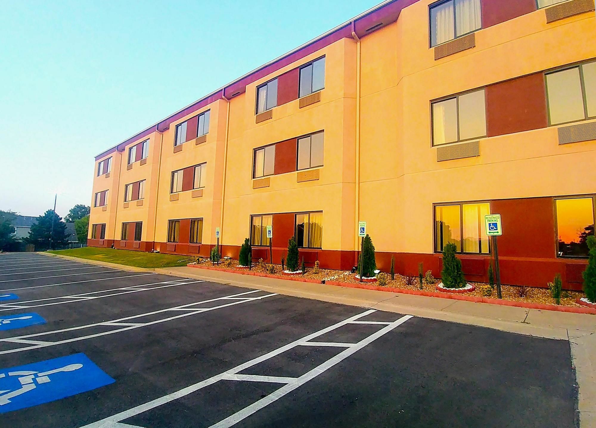 Americas Best Value Inn And Suites Lee'S Summit-Kansas City Exteriér fotografie